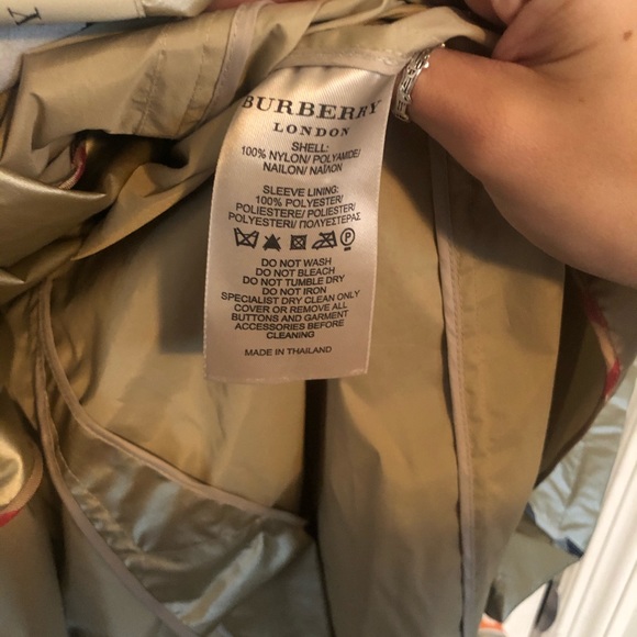 NWOT authentic Burberry trench coat - Picture 9 of 9